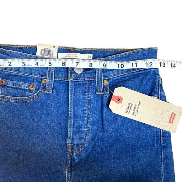 LEVI'S Wedgie Skinny Cut Off Medium Wash - Picture 12 of 14